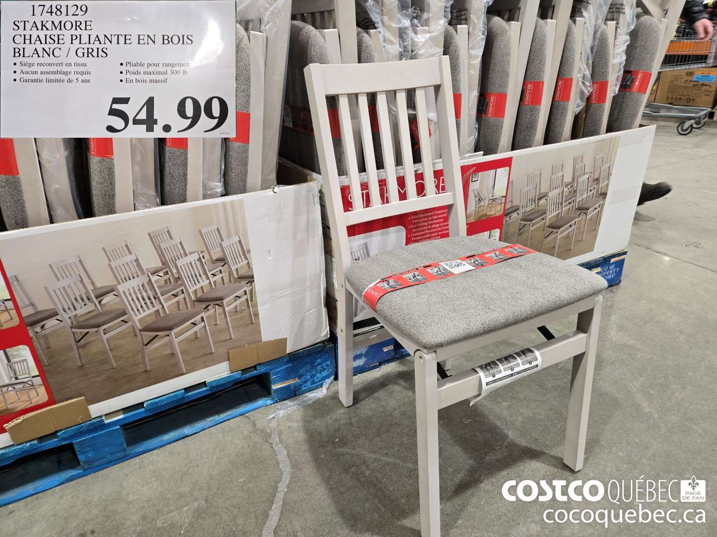 1748129 STAKMORE CHAISE PLIANTE EN BOIS BLANC - GRIS  $54.99