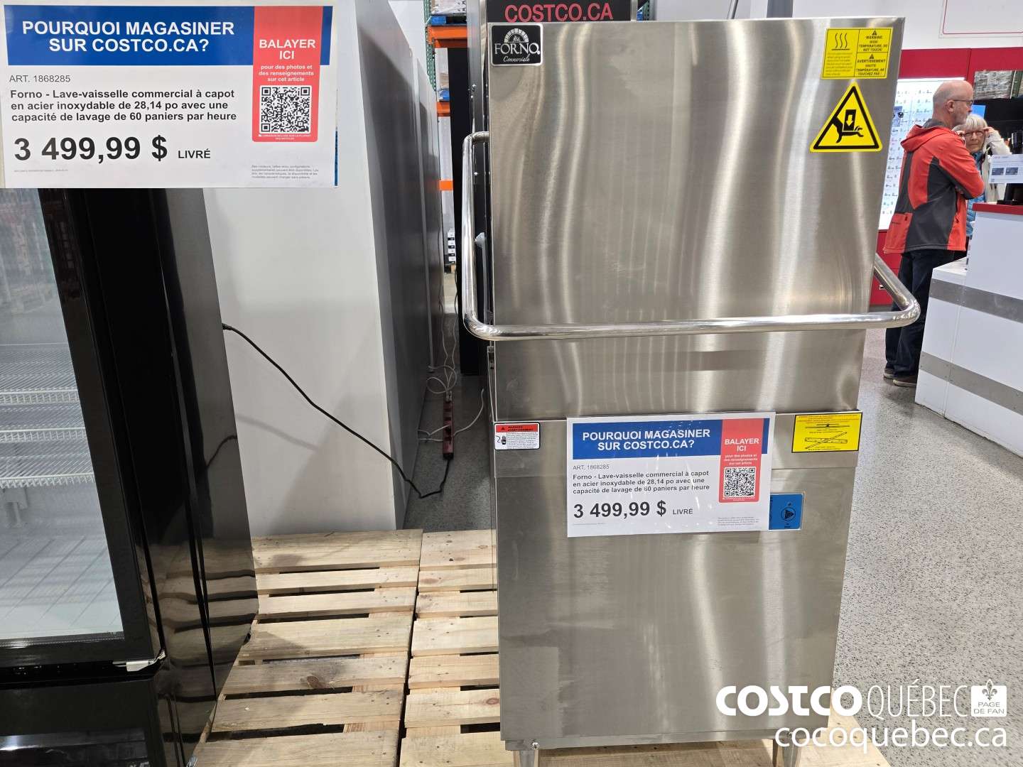 1868285 Forno - Lave-vaisselle commercial a capot en acier inoxydable de 28,14 po avec une capacité de lavage de 60 paniers par heure  $3499.99