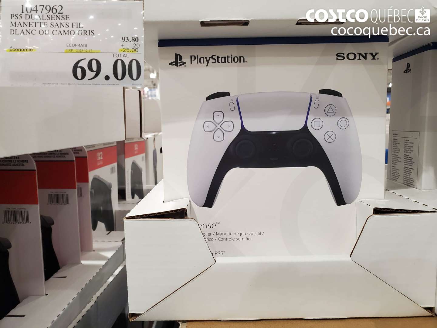 1047962 PS5 DUALSENSE MANETTE SANS FIL BLANC OU CAMO GRIS ($25.00 INSTANT SAVINGS EXPIRES ON 2025-12-17) $69.99