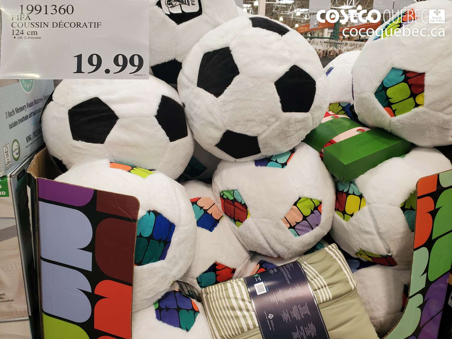 1991360 FIFA COUSSIN DÉCORATIF 124 CM $19.99