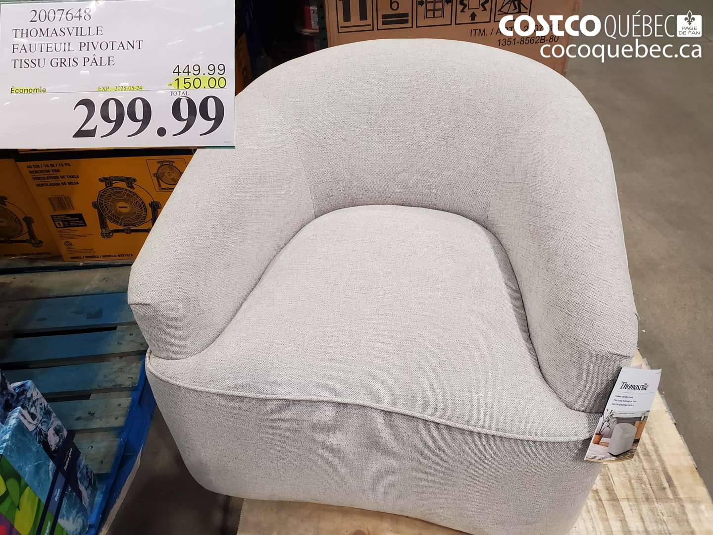 2007648 THOMASVILLE FAUTEUIL PIVOTANT TISSU GRIS PÂLE ($150.00 INSTANT SAVINGS EXPIRES ON 2026-05-24) $299.99