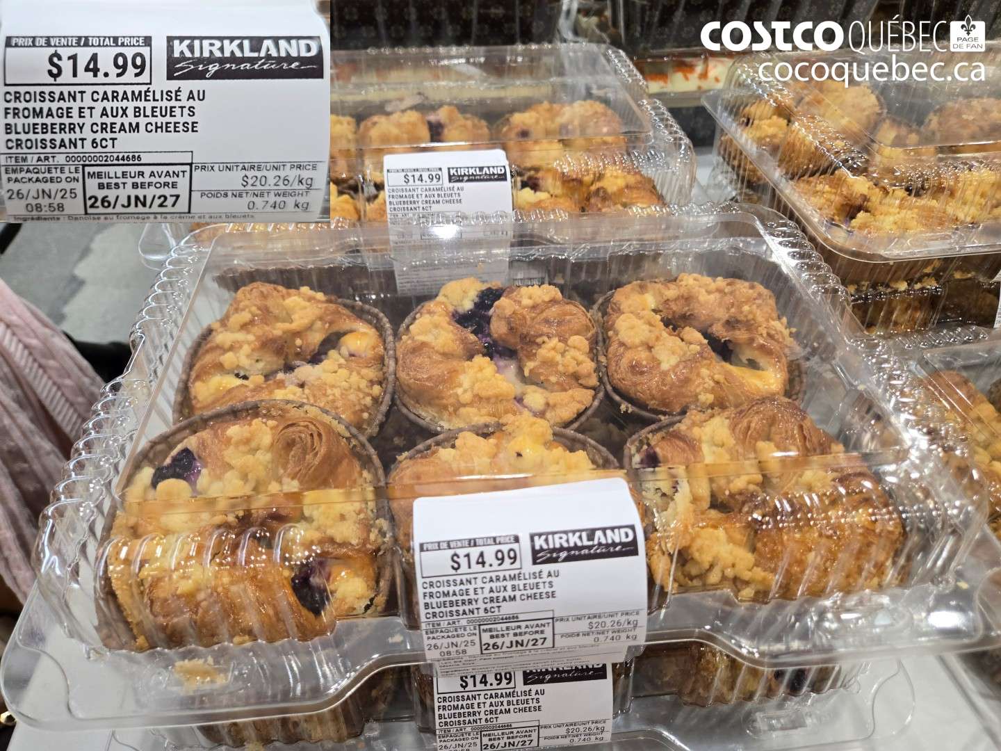2044686 CROISSANT CARAMÉLISÉ AU FROMAGE ET AUX BLEUETS $14.99