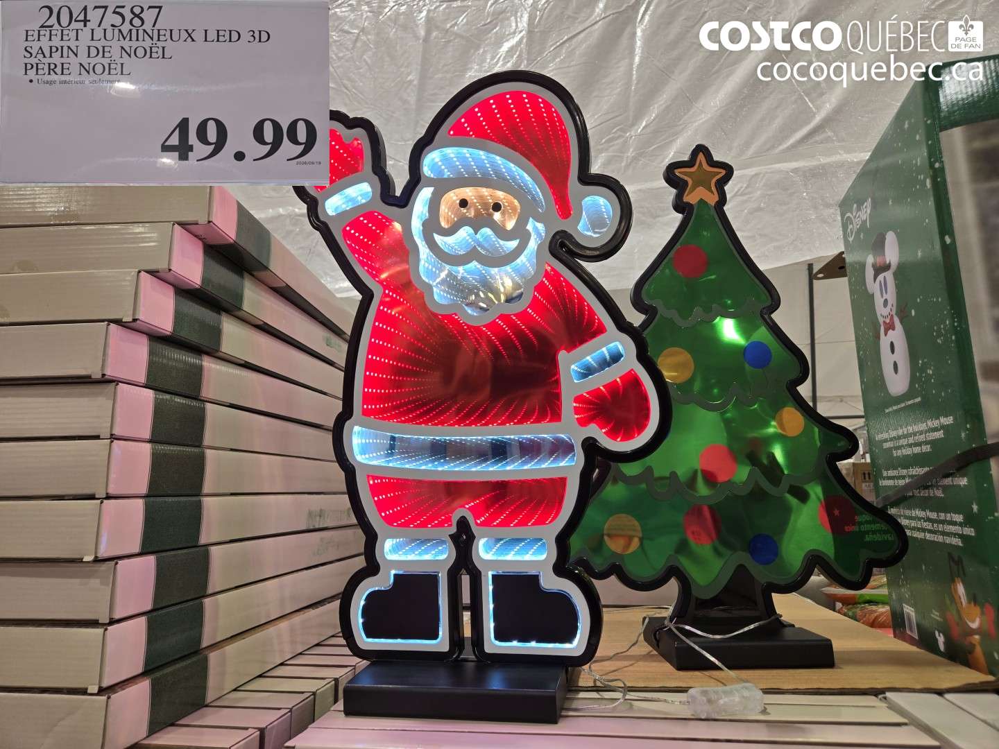 2047587 EFFET LUMINEUX LED 3D SAPIN DE NOËL PÈRE NOËL $49.99